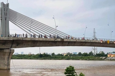 Thiếu nữ 16 tuổi gieo mình xuống sông Trà Lý mất tích