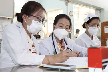 2 học sinh nhập viện sau ăn mì Ý, 82 trẻ nghỉ học là "trùng hợp ngẫu nhiên"