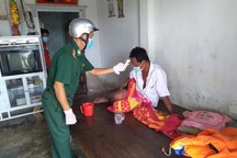 Biên phòng Sóc Trăng cứu 3 thuyền viên người Indoneisa trôi dạt trên biển