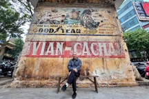 Có nên bảo tồn bức tường quảng cáo tiếng Pháp gần trăm năm tuổi ở Hà Nội?