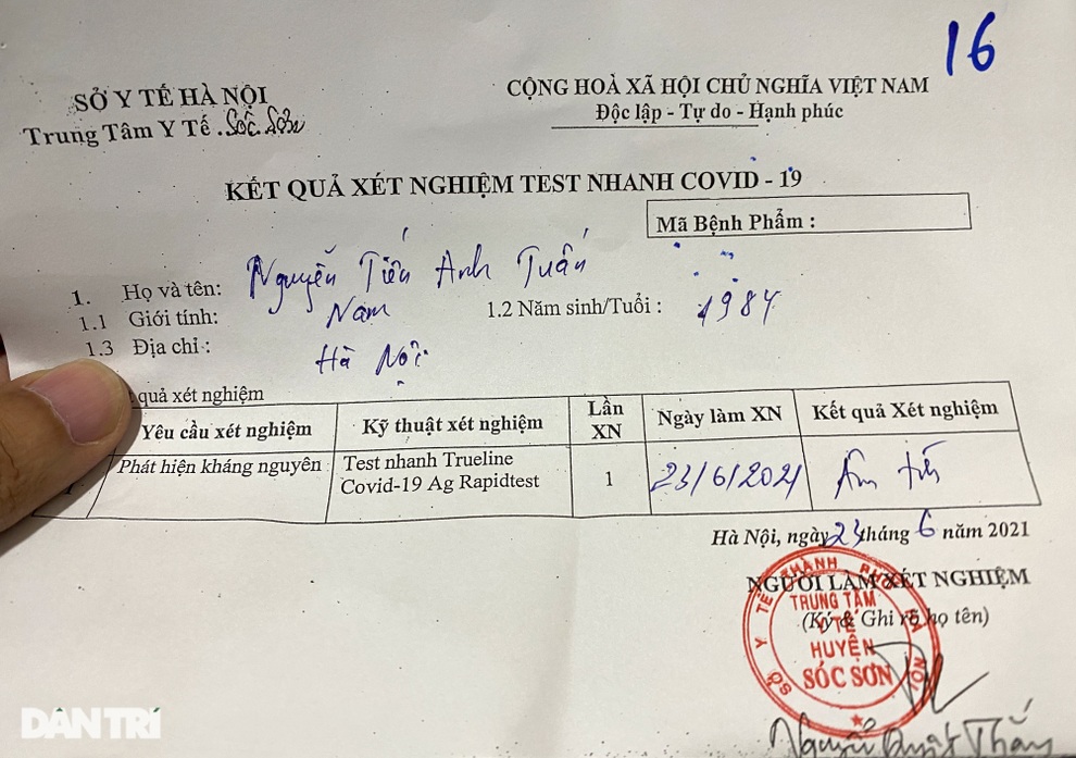 Khách bay từ TPHCM đến Hà Nội phải test nhanh Covid-19 ngay khi hạ cánh - 10 Khách bay từ TPHCM đến Hà Nội phải test nhanh Covid-19 ngay khi hạ cánh - 10