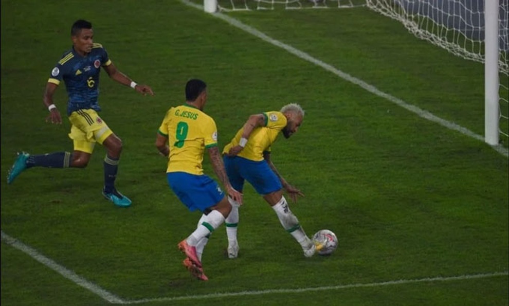 Firmino và Casemiro ghi bàn, Brazil nhọc nhằn đánh bại Colombia - 2 Firmino và Casemiro ghi bàn, Brazil nhọc nhằn đánh bại Colombia - 2