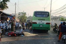 Một học sinh bị xe buýt cán chết trên đường đi học