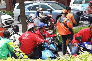 Bị than độc quyền hậu thâu tóm Uber, Grab nói "thực tế muốn có nhiều đối thủ"