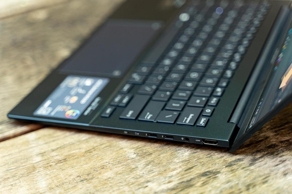 Zenbook 14 OLED tiên phong trang bị CPU Intel Core Ultra tích hợp AI tại Việt Nam - 4 Zenbook 14 OLED tiên phong trang bị CPU Intel Core Ultra tích hợp AI tại Việt Nam - 4