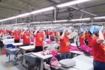 Tiết lộ bất ngờ sau clip nghìn công nhân hát Quốc ca trong xưởng may