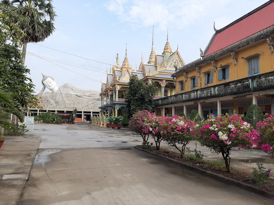 Nhiều chùa Khmer “vắng tanh” trong ngày Tết cổ truyền - 4 Nhiều chùa Khmer “vắng tanh” trong ngày Tết cổ truyền - 4