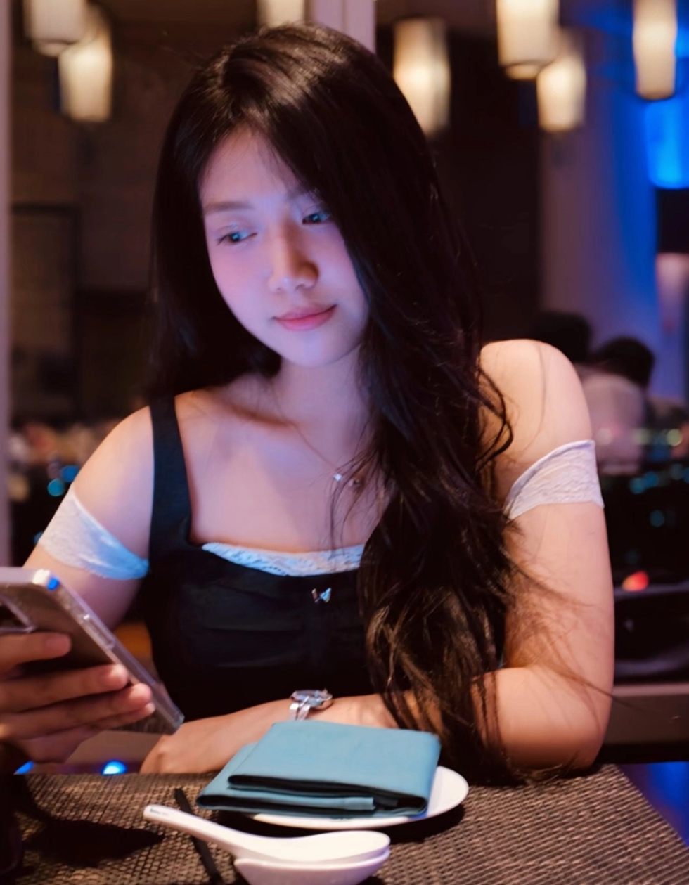 Mạnh Trường nói lý do từ chối cảnh hôn: “Con gái lớn rồi, tôi ngại lắm” - 3 Mạnh Trường nói lý do từ chối cảnh hôn: “Con gái lớn rồi, tôi ngại lắm” - 3