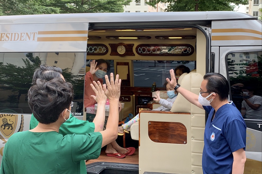 TPHCM: Hơn 2.000 bệnh nhân Covid-19 được xuất viện trong một ngày - 1 TPHCM: Hơn 2.000 bệnh nhân Covid-19 được xuất viện trong một ngày - 1