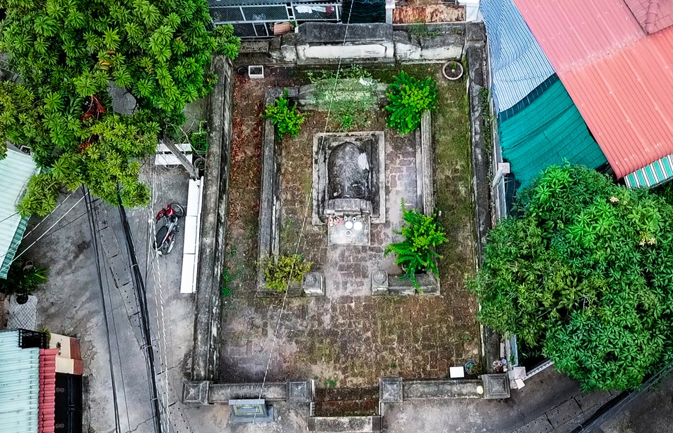 Mộ cổ.jpg Mộ cổ.jpg