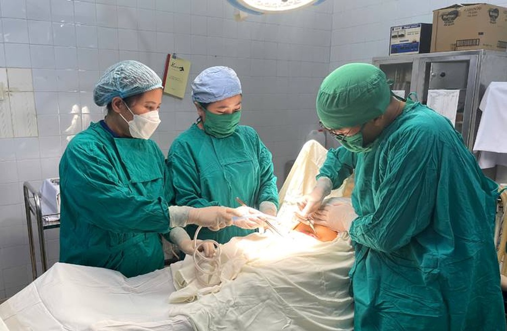 Sản phụ Lào Cai đi bộ 40km đường rừng tới bệnh viện sinh con - 1 Sản phụ Lào Cai đi bộ 40km đường rừng tới bệnh viện sinh con - 1