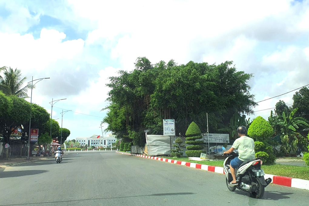 Cận cảnh 2 ngôi nhà ngáng đường lớn suốt 20 năm - 4 Cận cảnh 2 ngôi nhà ngáng đường lớn suốt 20 năm - 4