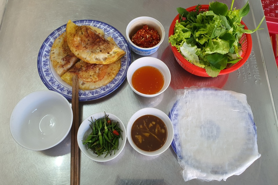 Đến Phú Yên nếm thử món bánh xèo tôm, mực 