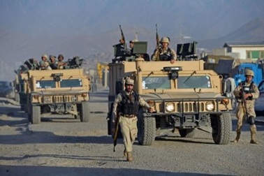 Đấu súng gần sân bay thủ đô Kabul