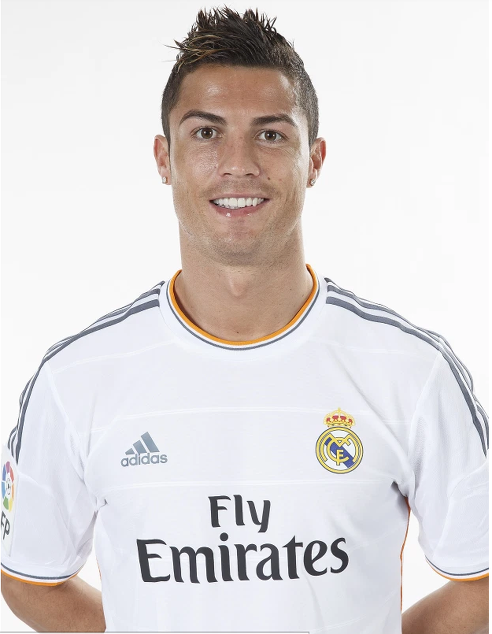 C.Ronaldo gây sốt với những kiểu đầu phá cách theo từng năm tháng - 6 C.Ronaldo gây sốt với những kiểu đầu phá cách theo từng năm tháng - 6
