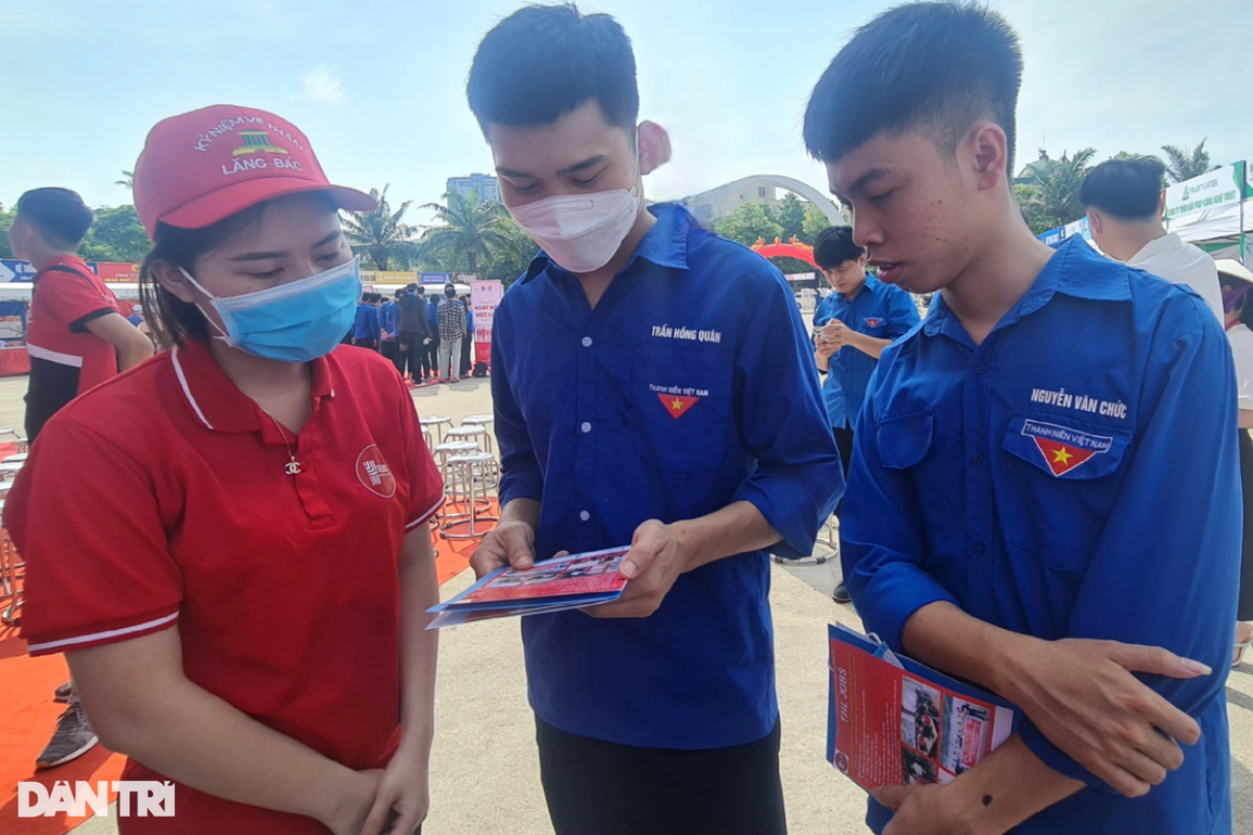 Mong tìm được việc làm, không đặt nặng về lương - 2 Mong tìm được việc làm, không đặt nặng về lương - 2
