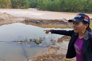 Vỡ đập mỏ vàng Bồng Miêu, cá dưới sông chết sạch