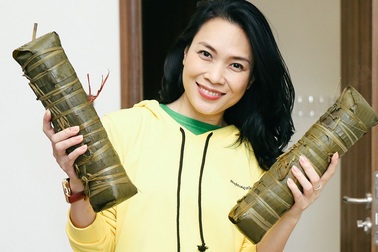 Mỹ Tâm quây quần bên ba mẹ nấu bánh tét dịp cuối năm