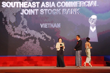 Hội đồng Tư vấn Kinh doanh ASEAN trao giải "Nhà lãnh đạo nữ xuất sắc nhất" cho Chủ tịch SeABank