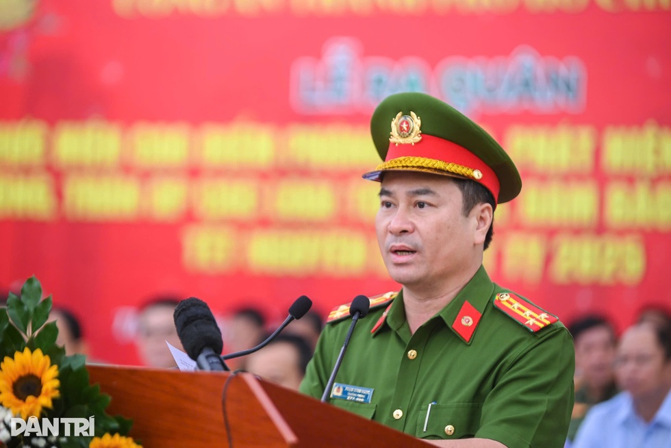 Công an TPHCM: Người dân về quê đón Tết cần quan hệ gắn bó với hàng xóm - 1 Công an TPHCM: Người dân về quê đón Tết cần quan hệ gắn bó với hàng xóm - 1