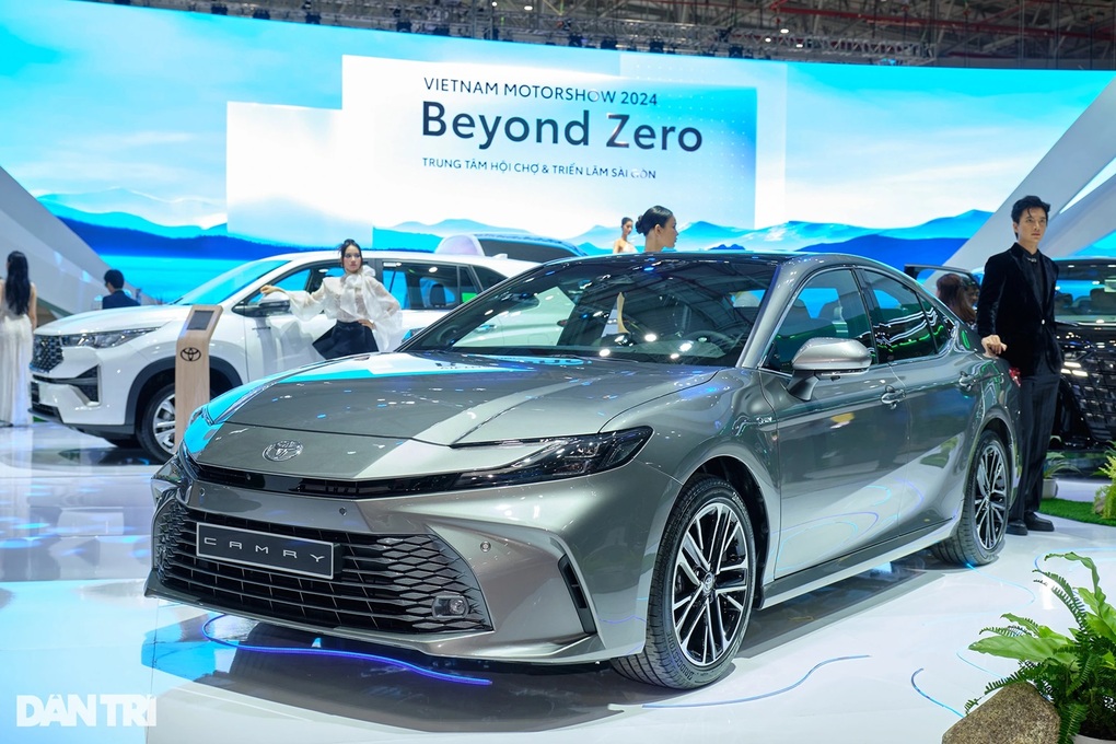 Đối thủ Trung Quốc của Camry hạ giá tại đại lý, khởi điểm ngang xe hạng C - 2 Đối thủ Trung Quốc của Camry hạ giá tại đại lý, khởi điểm ngang xe hạng C - 2