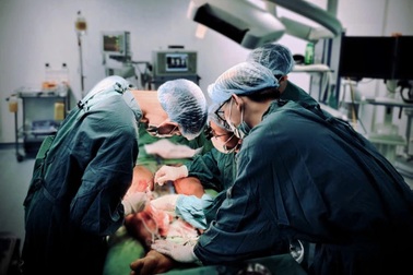 Bác sĩ chạy đua với thời gian, giúp chàng trai thoát cảnh phải cắt chân