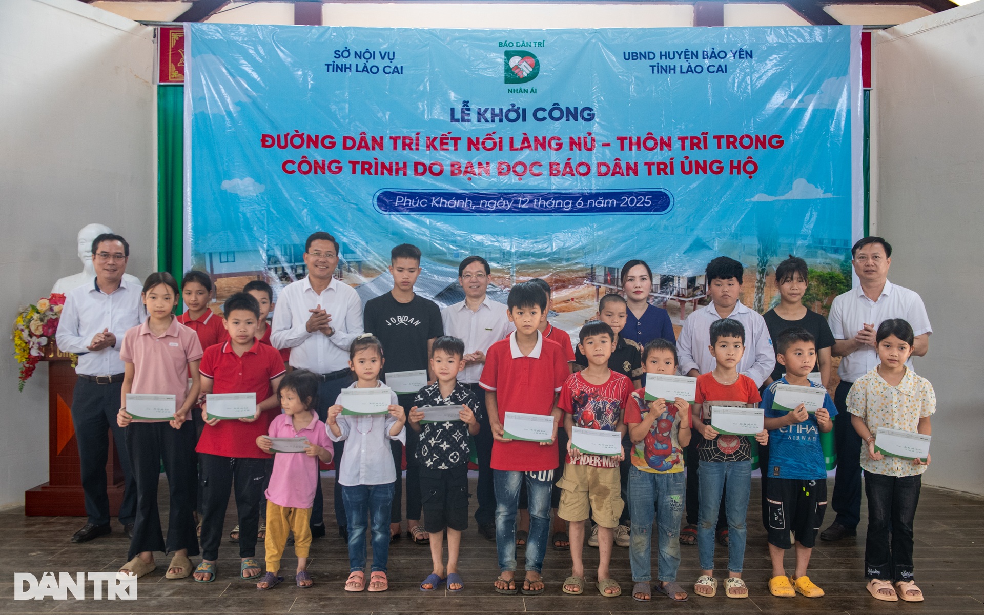 Khởi công xây dựng tuyến đường Làng Nủ - Trĩ Trong - 13 Khởi công xây dựng tuyến đường Làng Nủ - Trĩ Trong - 13