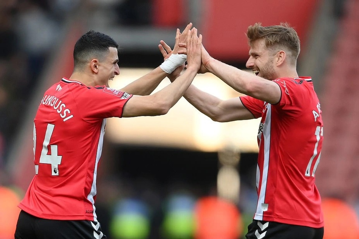 Man City đối đầu Liverpool tại bán kết FA Cup - 2