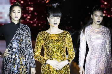 Thuý Diễm hoãn kỷ niệm ngày cưới đi catwalk với Trang Trần, Kim Dung