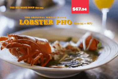 Cận cảnh bát phở tôm hùm giá tiền triệu ở nhà hàng "Quận 1"