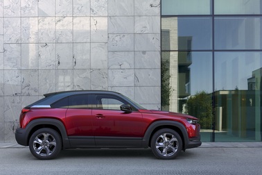 Tân binh Mazda MX-30 được bổ sung phiên bản hybrid