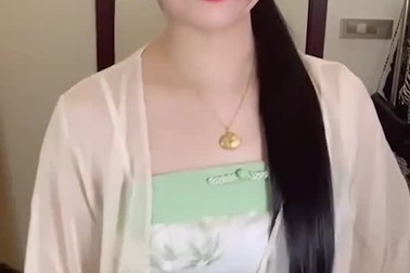 Nhan sắc thật của "hot girl mạng xã hội" gây sốc