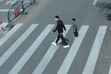 Clip “bố hóa siêu nhân cứu con khỏi tai nạn nguy hiểm” nổi bật tuần qua