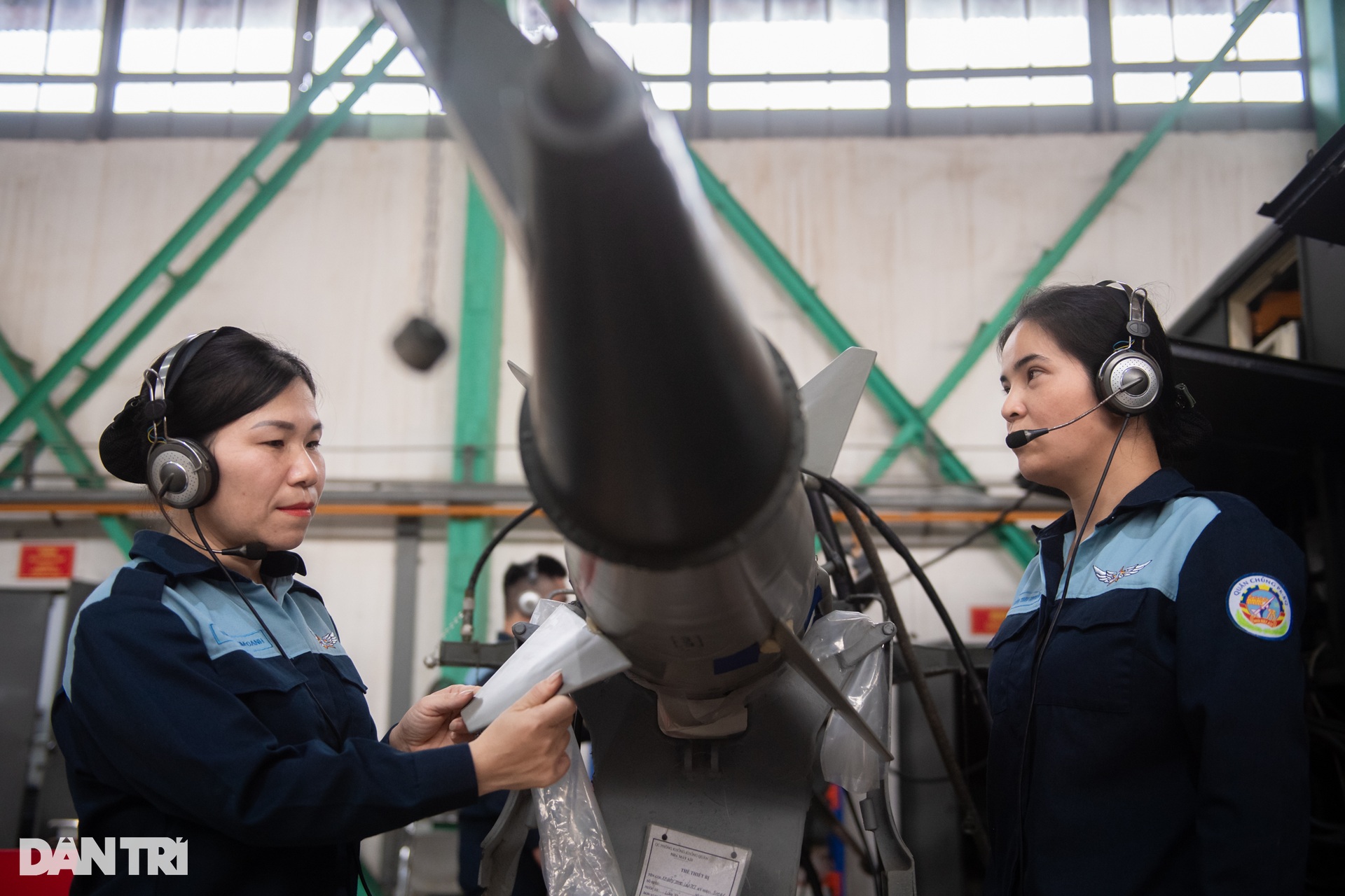 Bên trong nhà máy sửa chữa tên lửa lớn nhất Việt Nam - 10 Bên trong nhà máy sửa chữa tên lửa lớn nhất Việt Nam - 10