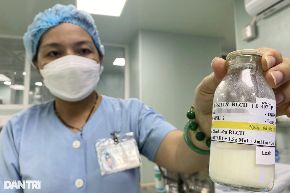 Mẹ góp từng đồng tìm nguồn sữa xuyên biên giới níu mạng con - 2 Mẹ góp từng đồng tìm nguồn sữa xuyên biên giới níu mạng con - 2