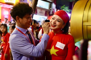 NSND Thu Quế kể lý do để tóc bạc trắng - 7