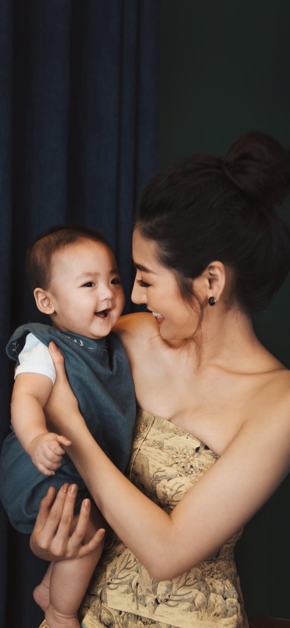 Á hậu Tú Anh: “Mẹ chồng tôi không gây áp đặt gì cho con dâu” - 1 Á hậu Tú Anh: “Mẹ chồng tôi không gây áp đặt gì cho con dâu” - 1