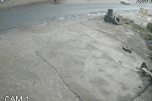 Xe máy bất ngờ lao vào ô tô, 2 phụ nữ văng xuống đường