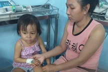 Người mẹ đơn thân cầu xin mọi người cứu con gái 4 tuổi