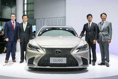 Lexus trình làng mẫu xe cỡ lớn hạng sang giá "rẻ" LS 350