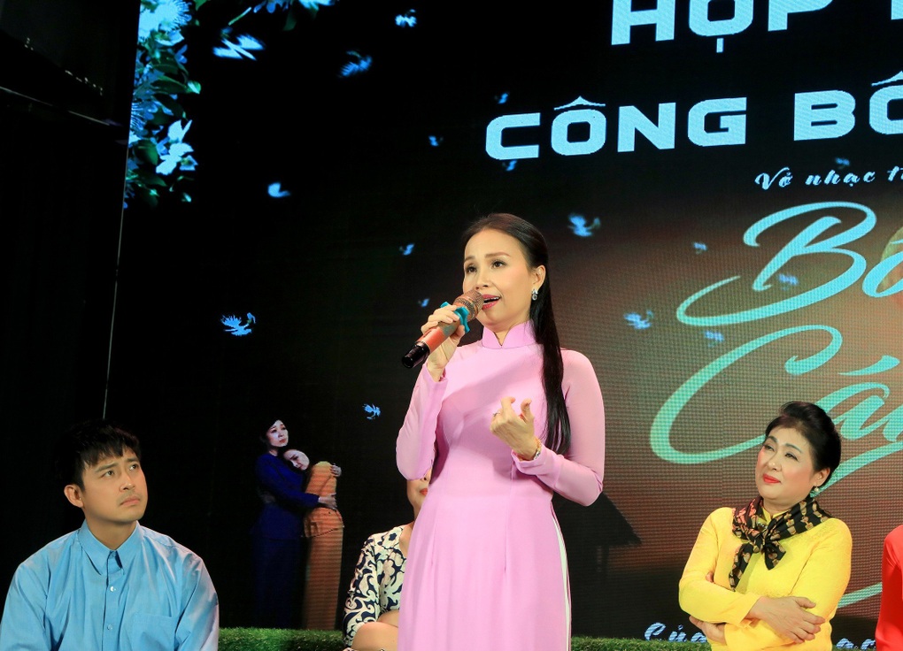 NSND Hồng Vân bật khóc khi được Thanh Thủy cứu nguy vào phút chót - 2 NSND Hồng Vân bật khóc khi được Thanh Thủy cứu nguy vào phút chót - 2