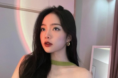 Hot girl "hút" trăm nghìn follow, từ bỏ công việc hào nhoáng để học nhạc