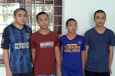 Truy tố băng nhóm đập phá quán nước đòi tiền bảo kê