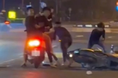 Truy tìm nhóm thanh thiếu niên rượt chém nhau gây náo loạn khu đô thị