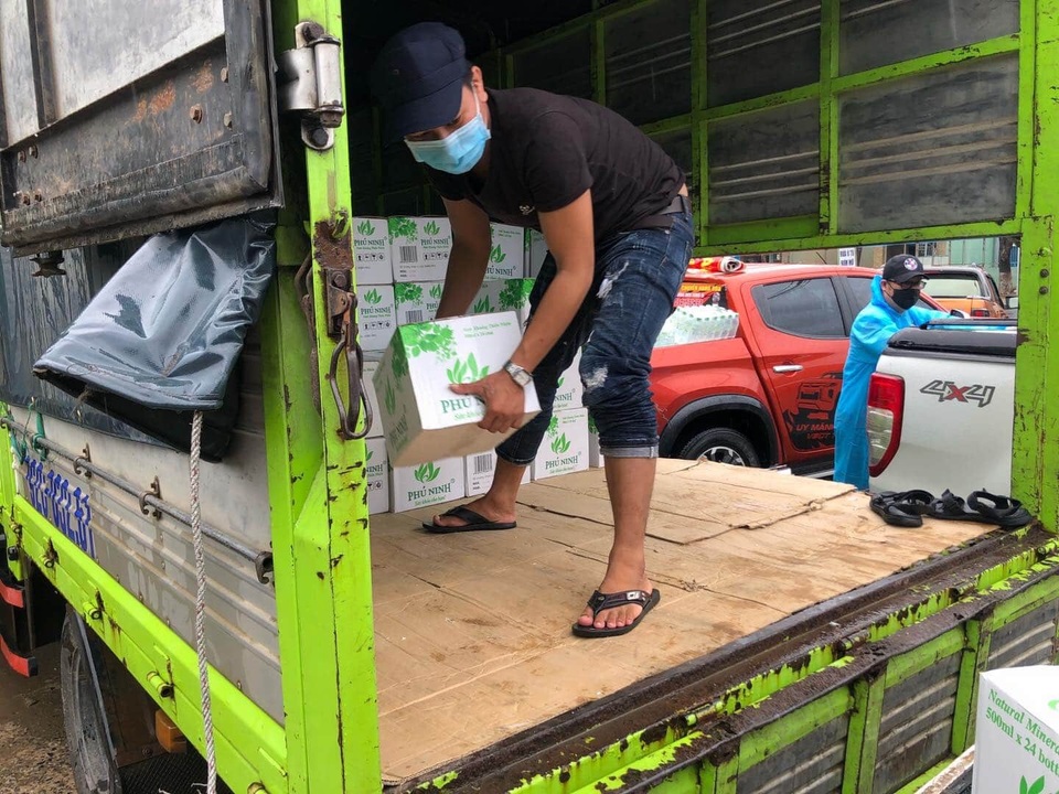 Những “chiến binh” vận chuyển hàng miễn phí vào tâm dịch - 4 Những “chiến binh” vận chuyển hàng miễn phí vào tâm dịch - 4