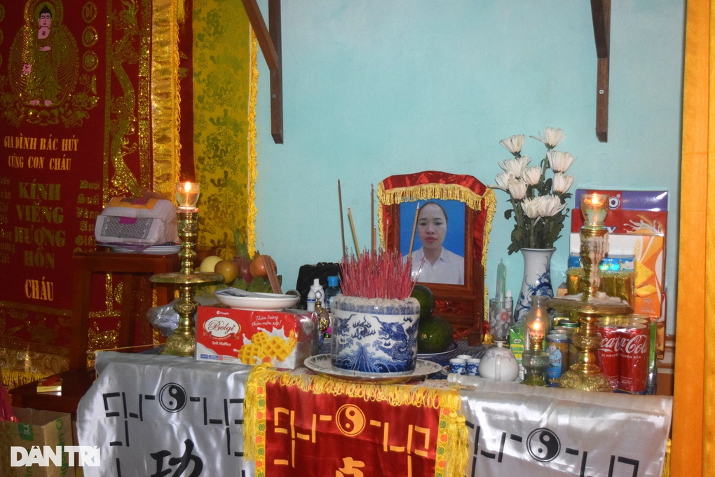 Hai đứa trẻ mất mẹ vì tai nạn được hỗ trợ gần 75 triệu đồng - 3 Hai đứa trẻ mất mẹ vì tai nạn được hỗ trợ gần 75 triệu đồng - 3