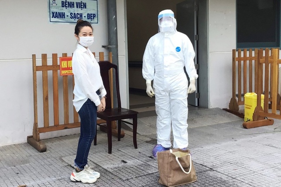 Nữ nhân viên thẩm mỹ mắc Covid-19 xuất viện: Em biết ơn bác sĩ vô cùng - 3 Nữ nhân viên thẩm mỹ mắc Covid-19 xuất viện: Em biết ơn bác sĩ vô cùng - 3