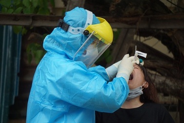 Hà Nội: Hơn 2.100 học sinh phải test SARS-CoV-2