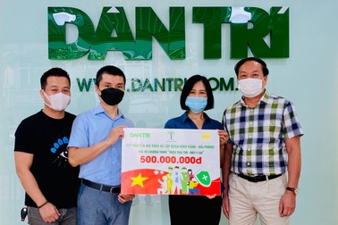 Tập đoàn Đỉnh Vàng ủng hộ tuyến đầu chống dịch Covid-19 500 triệu đồng