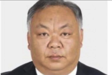 Quan chức 38 tuổi Trung Quốc gây tranh cãi vì trông quá già